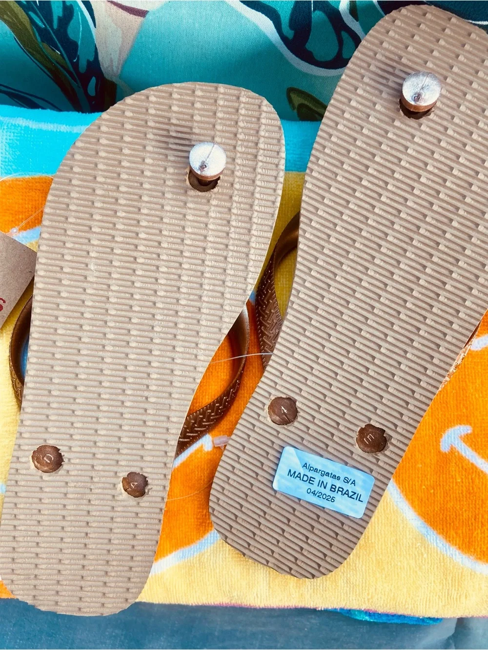 🌺ALOHA!🤎🩴Havaianas Flip Flops Taupe w/Metallic Rose Gold Strap WOMENS SZ. 7/8